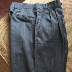 Men’s pleated pinstriped cuffed pants